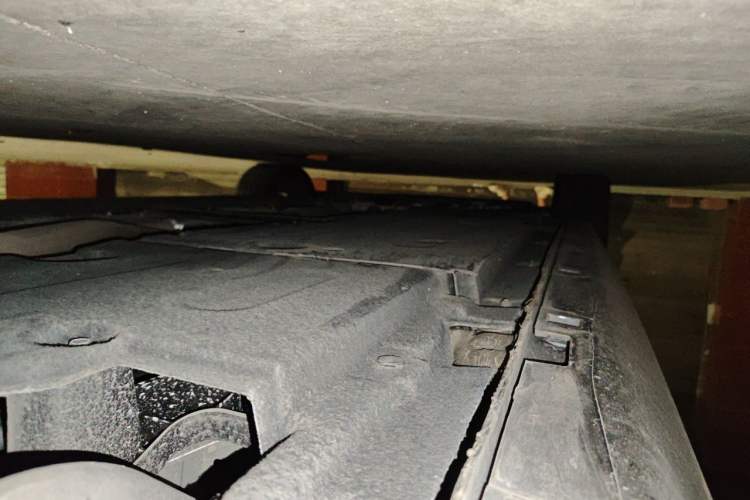Used Hongqi H5 2025 2.0T Automatic Flag Edition – 500 000 Units Commemorative Version Chassis Rear Left