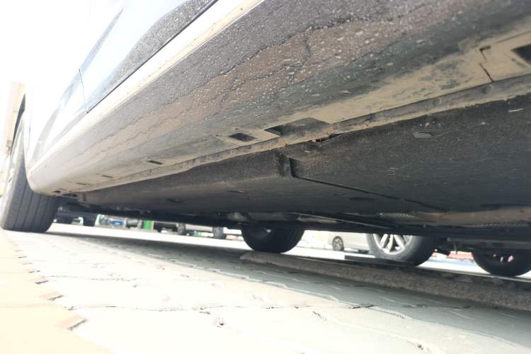 Used Hongqi H5 2025 1.5T DCT Qiyun 500 000th Unit Commemorative Edition Chassis Rear Left