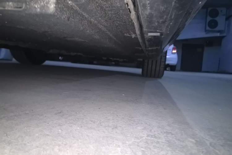 Used Hongqi H5 2025 2.0T Automatic Xuan Ying Edition Chassis Rear Right