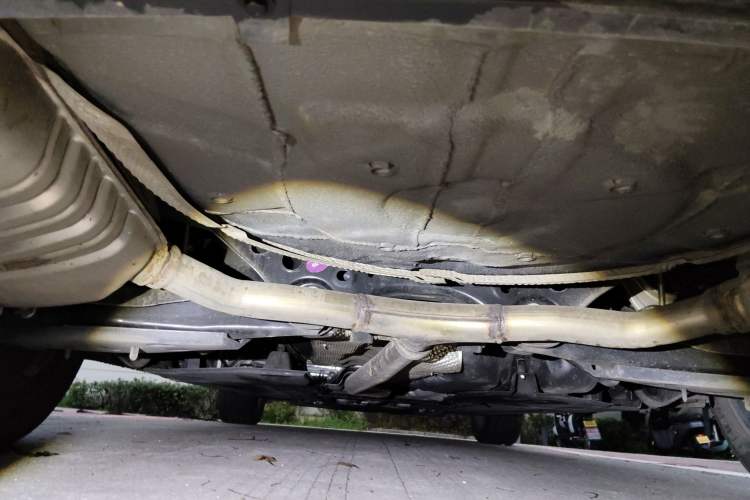 Used Hongqi H5 2025 2.0T Automatic Flag Edition – 500 000 Units Commemorative Version Chassis Rear