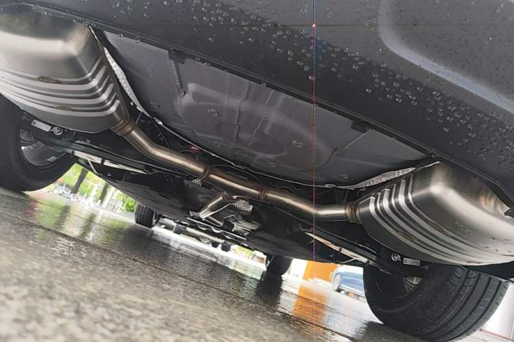 Used Hongqi H5 2025 2.0T Automatic Flag Edition – 500 000 Units Commemorative Version Chassis Rear