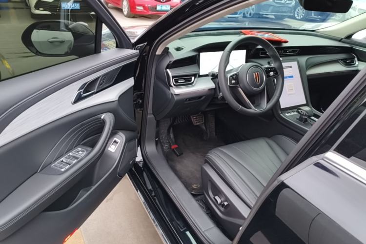 Used Hongqi H5 2025 2.0T Automatic Flag Edition – 500 000 Units Commemorative Version Driver Seat