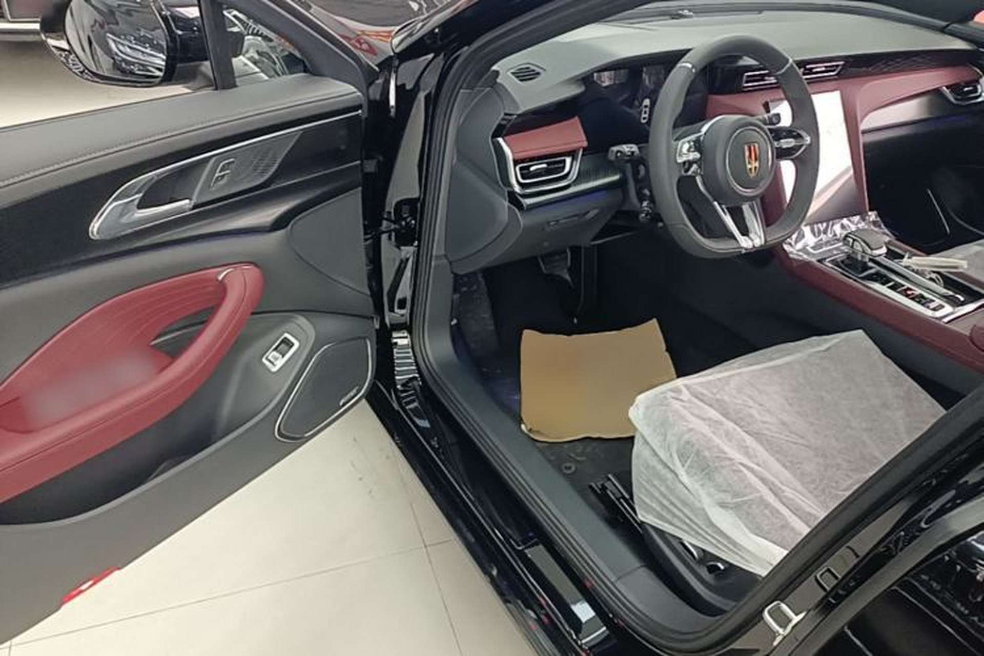 Used Hongqi H5 2025 Model 2.0T Automatic Xuan Ying 2 Million Units Commemorative Edition Driver Seat