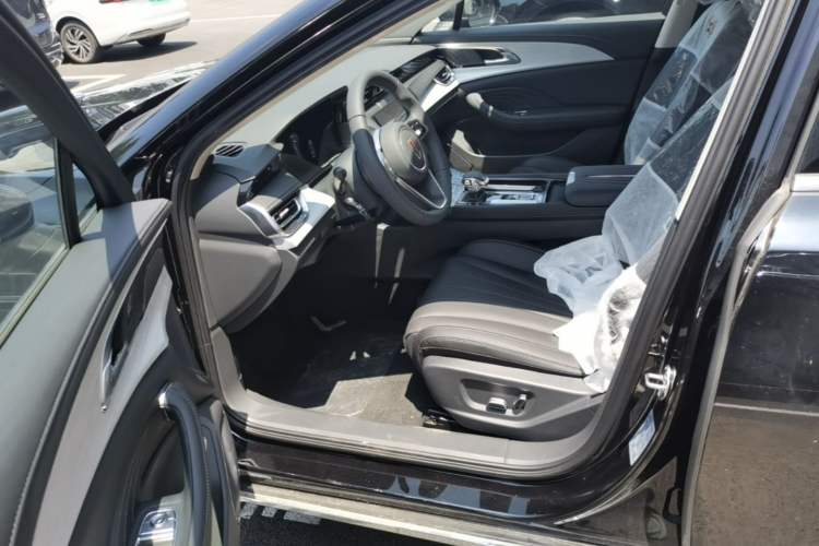 Used Hongqi H5 2025 2.0T Automatic Flag Edition – 500 000 Units Commemorative Version Driver Seat