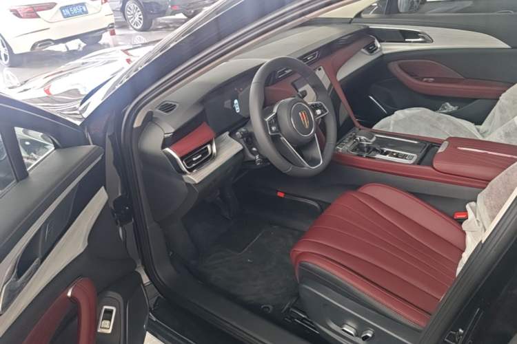 Used Hongqi H5 2025 2.0T Automatic Flag Edition – 500 000 Units Commemorative Version Driver Seat
