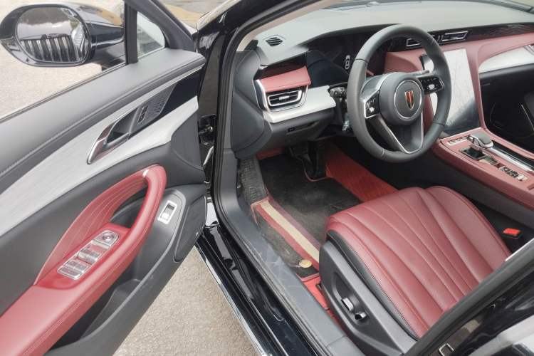 Used Hongqi H5 2025 2.0T Automatic Flag Edition – 500 000 Units Commemorative Version Driver Seat
