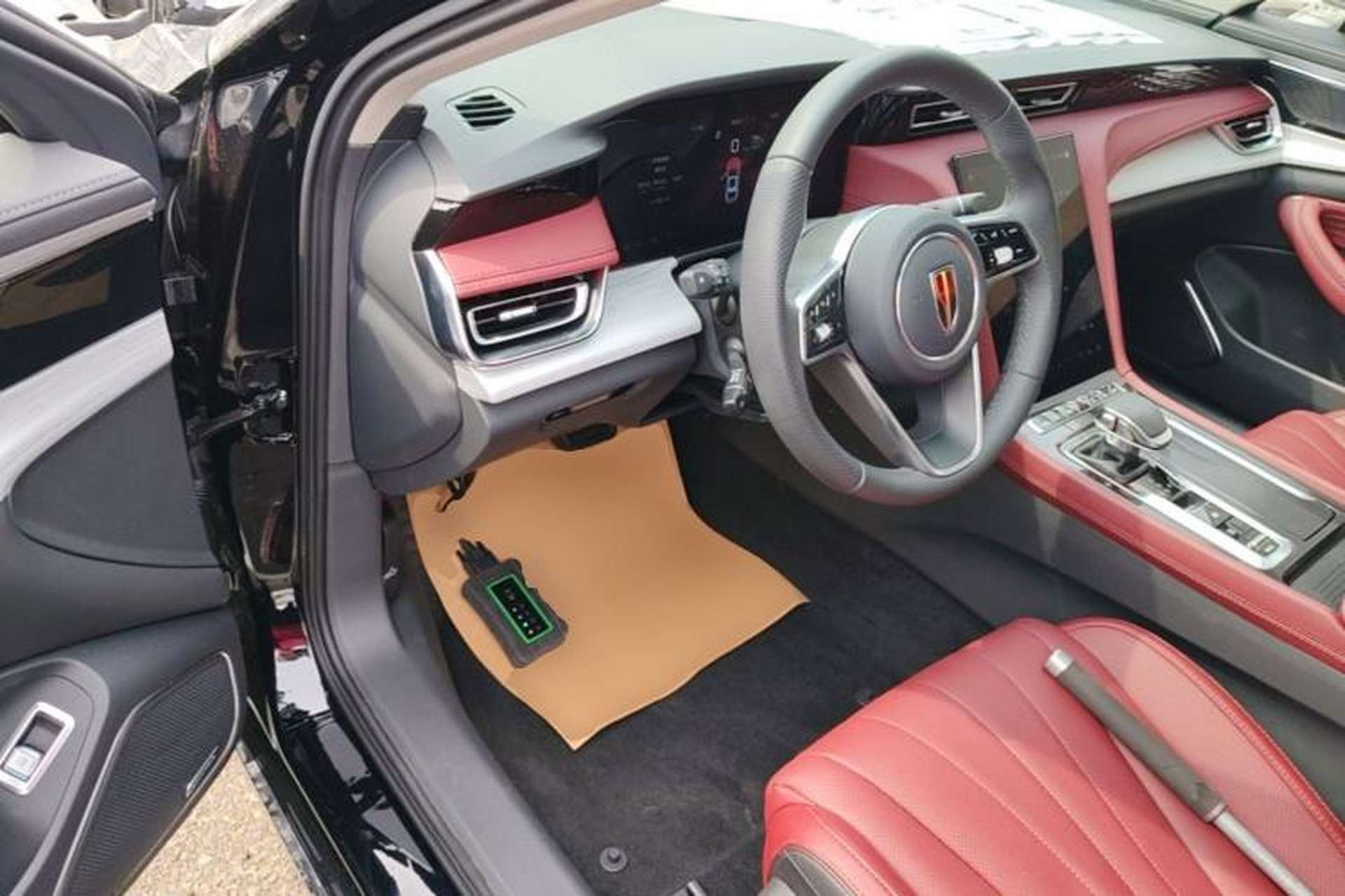 Used Hongqi H5 2025 2.0T Automatic Flag Edition – 500 000 Units Commemorative Version Driver Seat