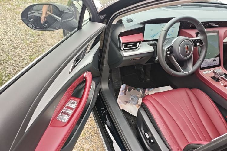 Used Hongqi H5 2025 2.0T Automatic Flag Edition – 500 000 Units Commemorative Version Driver Seat