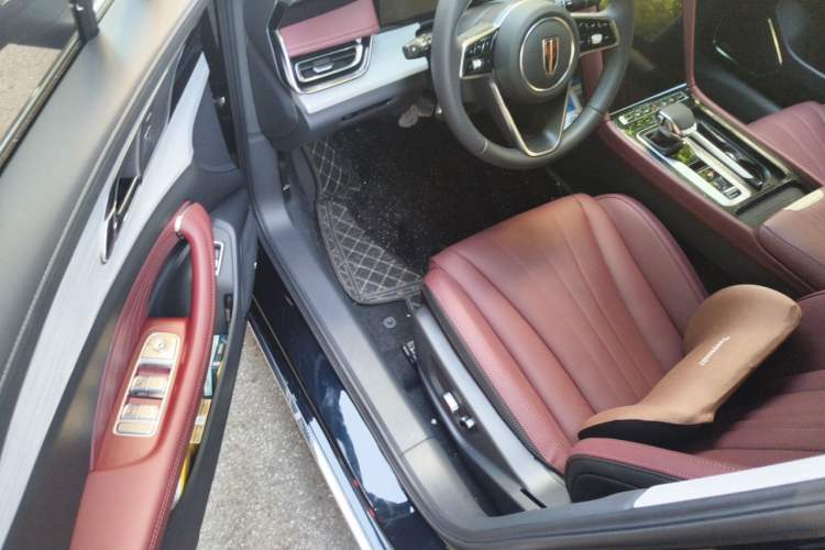 Used Hongqi H5 2025 2.0T Automatic Flag Edition – 500 000 Units Commemorative Version Driver Seat