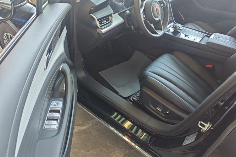 Used Hongqi H5 2025 2.0T Automatic Flag Edition – 500 000 Units Commemorative Version Driver Seat