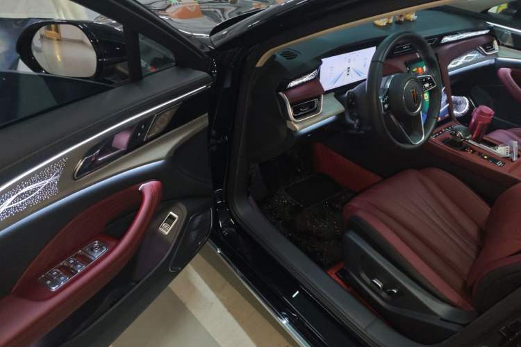 Used Hongqi H5 2025 2.0T Automatic Flag Edition – 500 000 Units Commemorative Version Driver Seat
