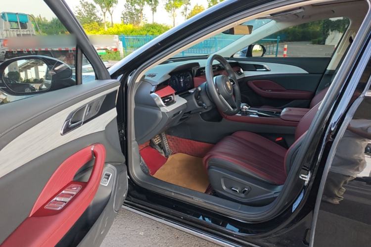 Used Hongqi H5 2025 2.0T Automatic Flag Edition – 500 000 Units Commemorative Version Driver Seat
