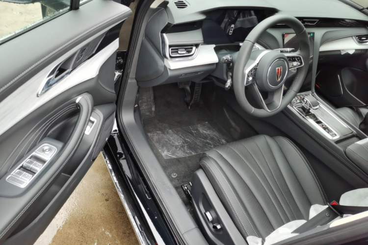 Used Hongqi H5 2025 2.0T Automatic Flag Edition – 500 000 Units Commemorative Version Driver Seat