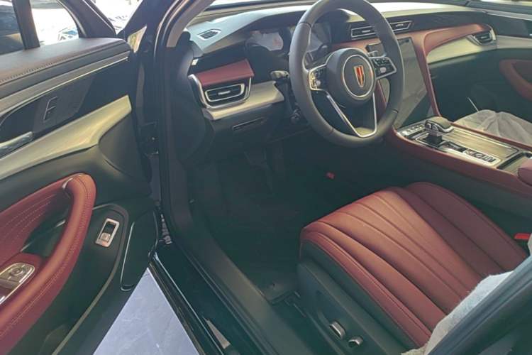 Used Hongqi H5 2025 2.0T Automatic Flag Edition – 500 000 Units Commemorative Version Driver Seat