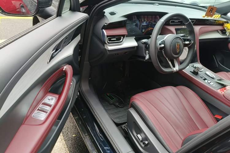 Used Hongqi H5 2025 2.0T Automatic Xuan Ying Edition Driver Seat