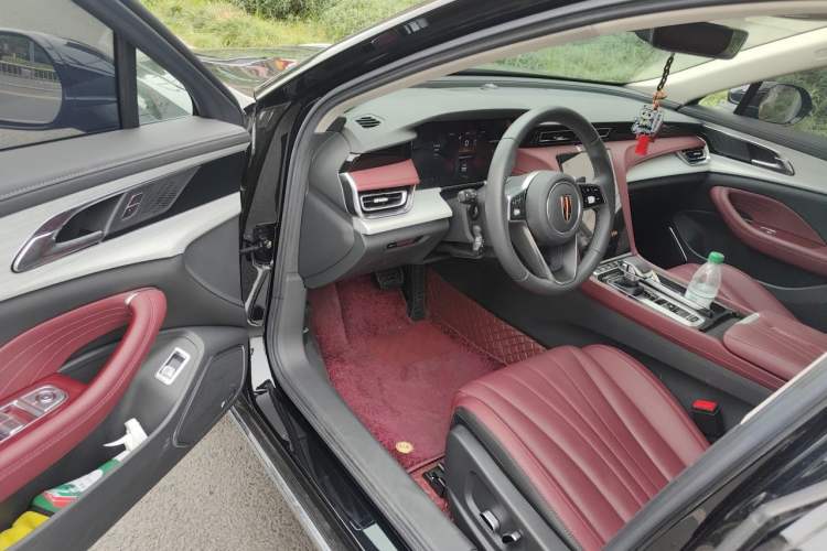 Used Hongqi H5 2025 2.0T Automatic Flag Edition – 500 000 Units Commemorative Version Driver Seat