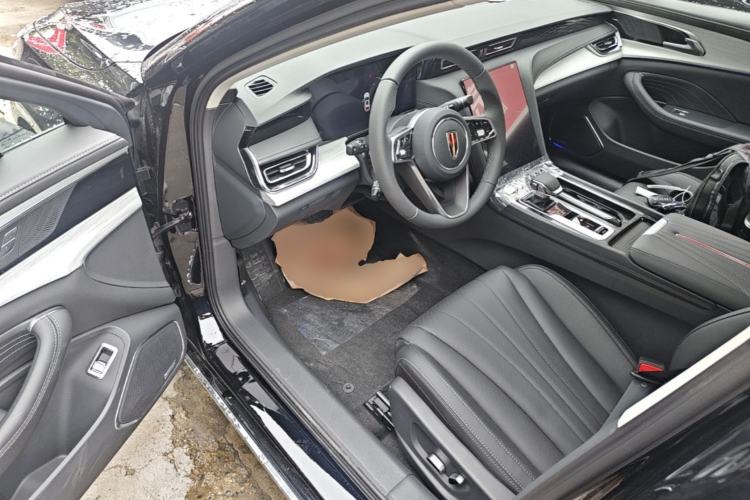 Used Hongqi H5 2025 2.0T Automatic Flag Edition – 500 000 Units Commemorative Version Driver Seat