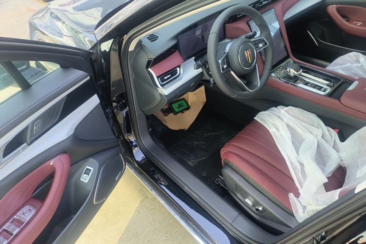 Used Hongqi H5 2025 2.0T Automatic Flag Edition – 500 000 Units Commemorative Version Driver Seat