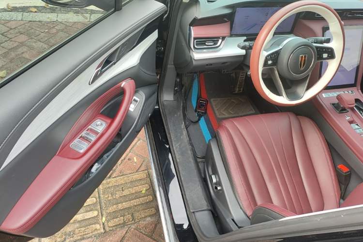Used Hongqi H5 2025 2.0T Automatic Flag Edition – 500 000 Units Commemorative Version Driver Seat
