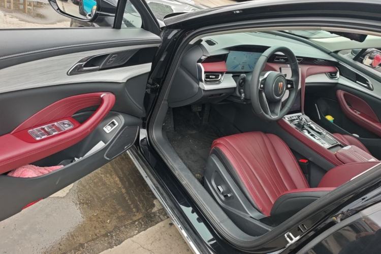 Used Hongqi H5 2025 2.0T Automatic Flag Edition – 500 000 Units Commemorative Version Driver Seat