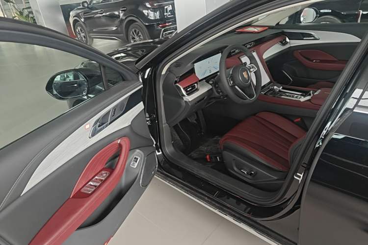 Used Hongqi H5 2025 2.0T Automatic Flag Edition – 500 000 Units Commemorative Version Driver Seat