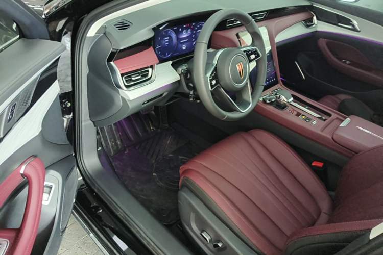 Used Hongqi H5 2025 2.0T Automatic Flag Edition – 500 000 Units Commemorative Version Driver Seat