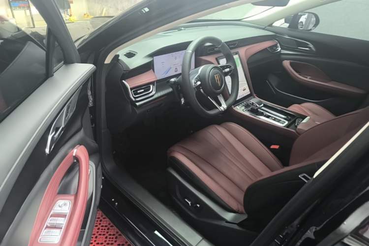 Used Hongqi H5 2025 Model 2.0T Automatic Xuan Ying 2 Million Units Commemorative Edition Driver Seat