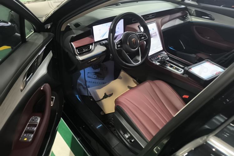 Used Hongqi H5 2025 2.0T Automatic Flag Edition – 500 000 Units Commemorative Version Driver Seat