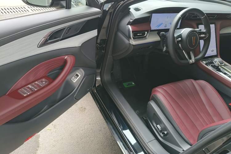 Used Hongqi H5 2025 2.0T Automatic Xuan Ying Edition Driver Seat