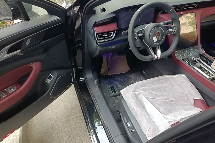 Used Hongqi H5 2025 Model 2.0T Automatic Xuan Ying 2 Million Units Commemorative Edition Driver Seat