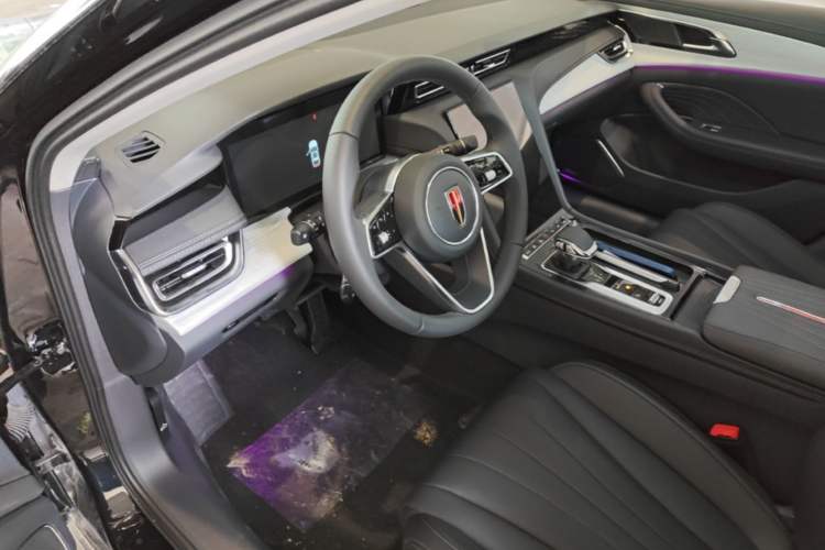 Used Hongqi H5 2025 2.0T Automatic Flag Edition – 500 000 Units Commemorative Version Driver Seat