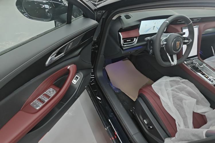 Used Hongqi H5 2025 Model 2.0T Automatic Xuan Ying 2 Million Units Commemorative Edition Driver Seat