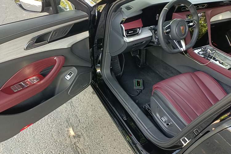 Used Hongqi H5 2025 2.0T Automatic Xuan Ying Edition Driver Seat