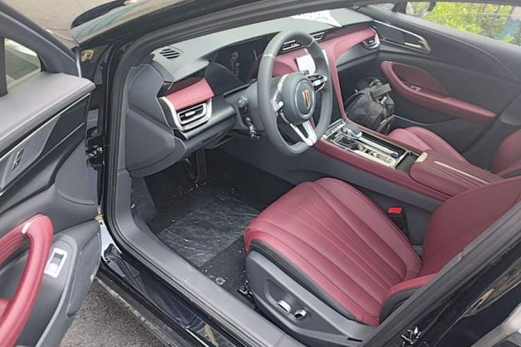 Used Hongqi H5 2025 2.0T Automatic Xuan Ying Edition Driver Seat