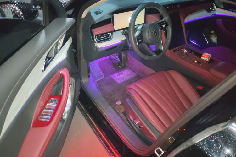 Used Hongqi H5 2025 2.0T Automatic Flag Edition – 500 000 Units Commemorative Version Driver Seat