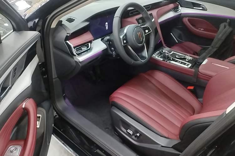 Used Hongqi H5 2025 2.0T Automatic Flag Edition – 500 000 Units Commemorative Version Driver Seat