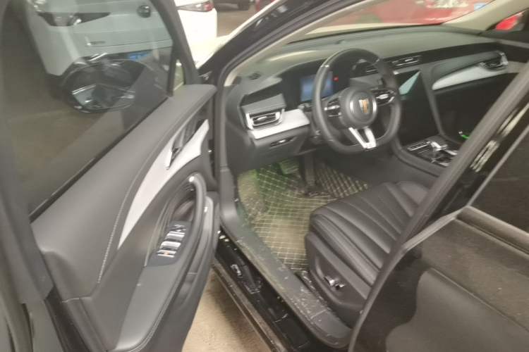 Used Hongqi H5 2025 1.5T DCT Xuan Ying Edition Driver Seat