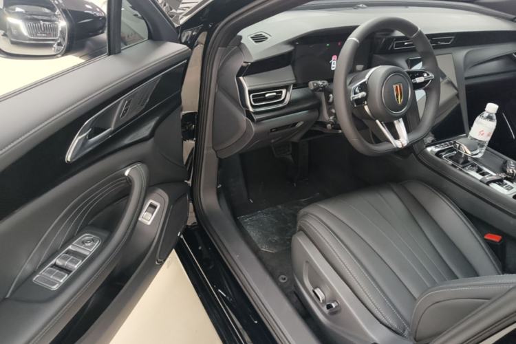Used Hongqi H5 2025 Model 2.0T Automatic Xuan Ying 2 Million Units Commemorative Edition Driver Seat