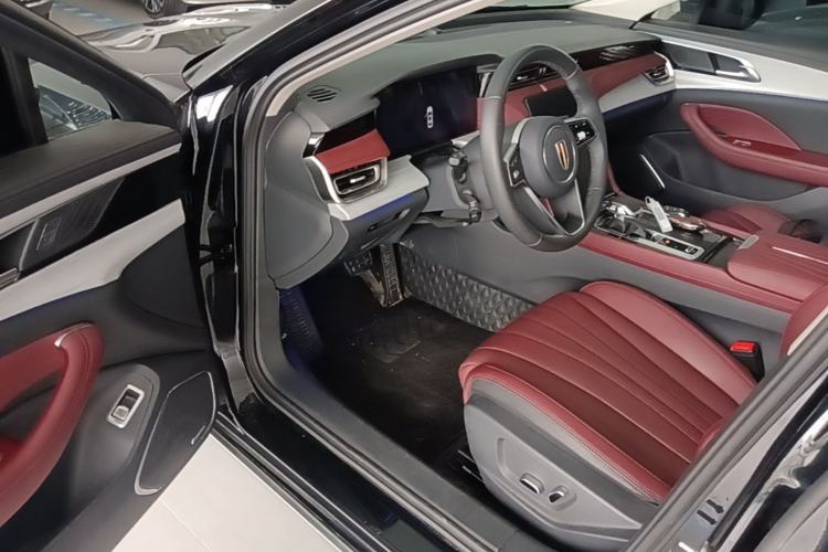 Used Hongqi H5 2025 2.0T Automatic Flag Edition – 500 000 Units Commemorative Version Driver Seat