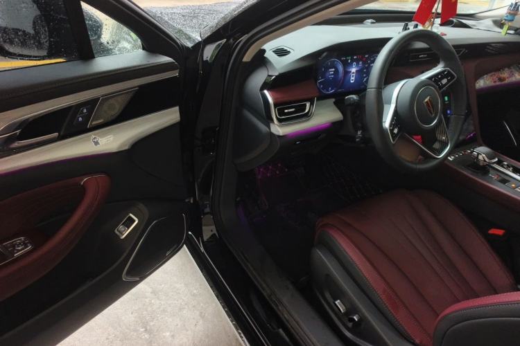 Used Hongqi H5 2025 2.0T Automatic Flag Edition – 500 000 Units Commemorative Version Driver Seat