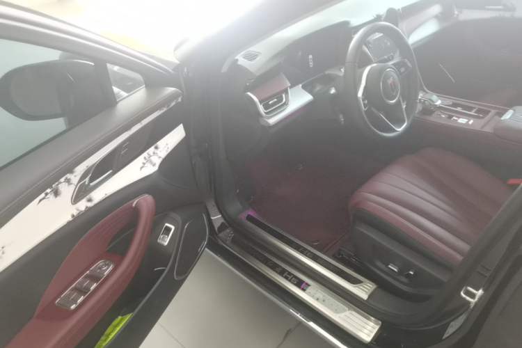 Used Hongqi H5 2025 2.0T Automatic Flag Edition – 500 000 Units Commemorative Version Driver Seat