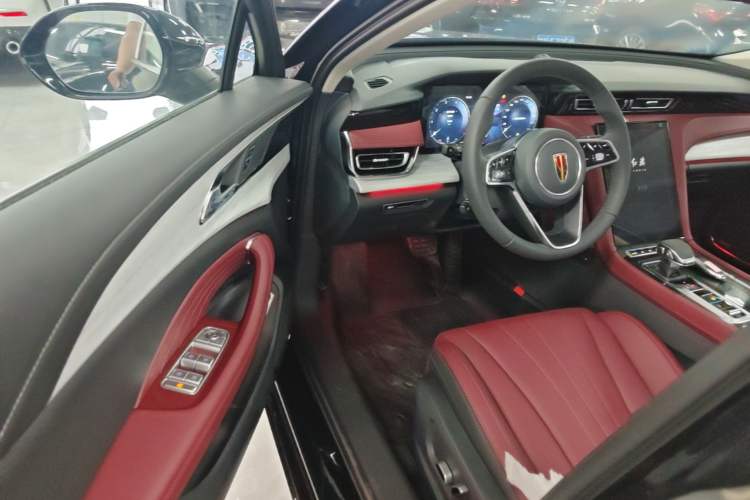 Used Hongqi H5 2025 2.0T Automatic Flag Edition – 500 000 Units Commemorative Version Driver Seat
