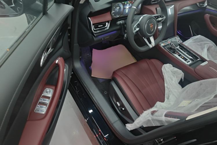 Used Hongqi H5 2025 2.0T Automatic Xuan Ying Edition Driver Seat