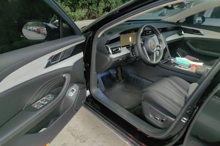 Used Hongqi H5 2025 2.0T Automatic Flagship 500 000th Unit Anniversary Edition Driver Seat