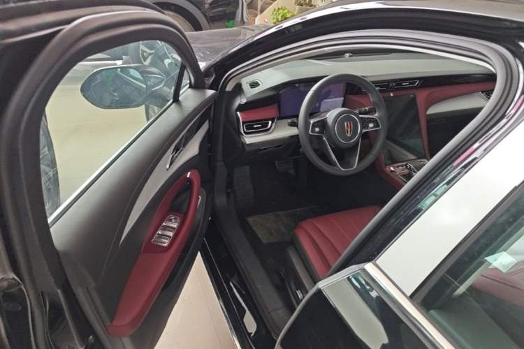 Used Hongqi H5 2025 2.0T Automatic Flag Edition – 500 000 Units Commemorative Version Driver Seat