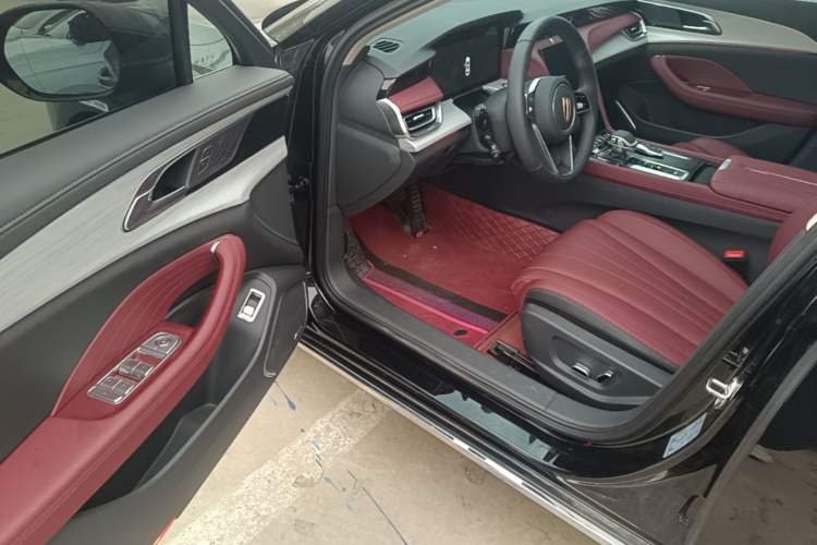 Used Hongqi H5 2025 2.0T Automatic Flag Edition – 500 000 Units Commemorative Version Driver Seat