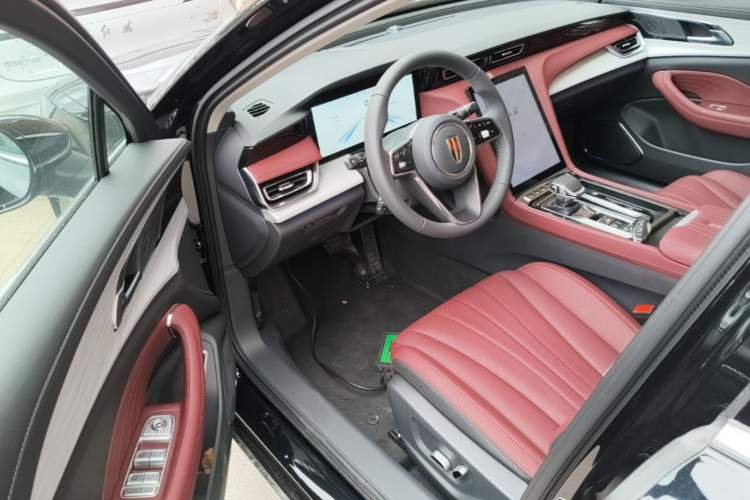 Used Hongqi H5 2025 2.0T Automatic Flag Edition – 500 000 Units Commemorative Version Driver Seat