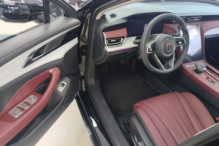 Used Hongqi H5 2025 2.0T Automatic Flag Edition – 500 000 Units Commemorative Version Driver Seat
