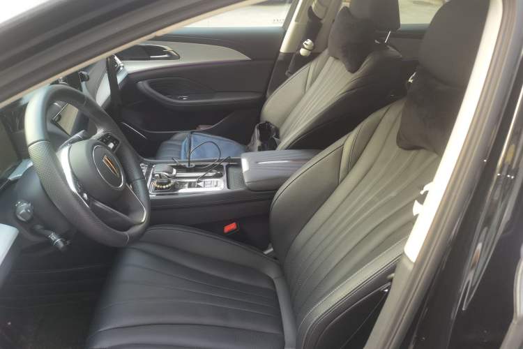 Used Hongqi H5 2025 2.0T Automatic Flag Edition – 500 000 Units Commemorative Version Driver Seat