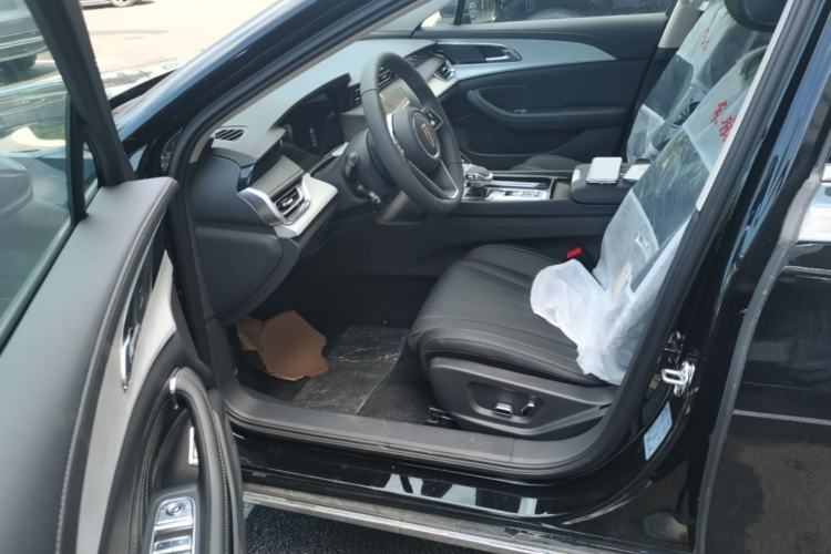 Used Hongqi H5 2025 2.0T Automatic Flag Edition – 500 000 Units Commemorative Version Driver Seat